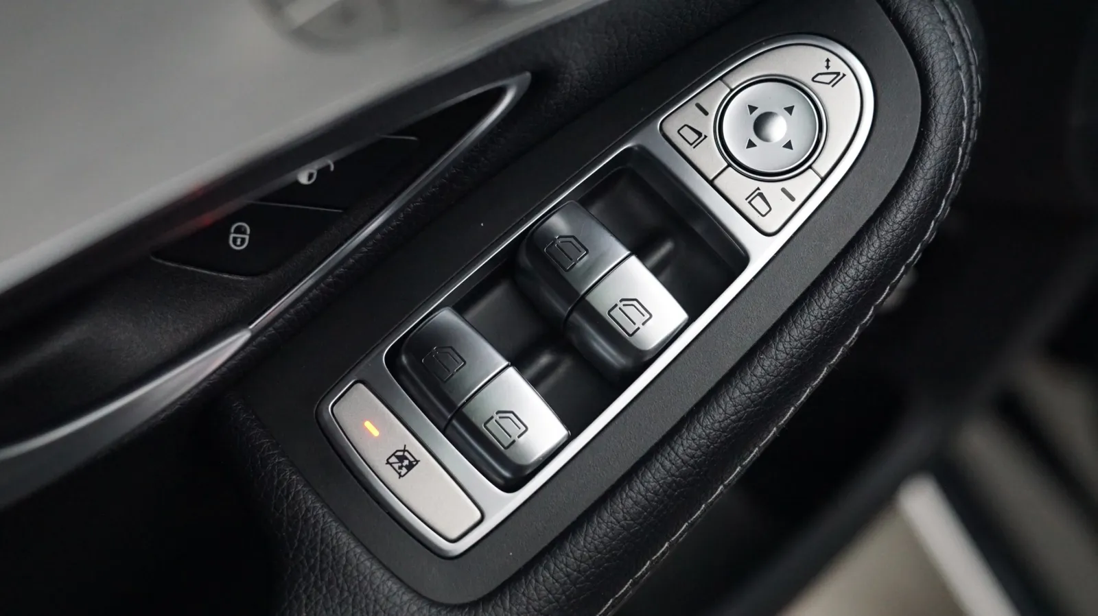 Mercedes-Benz C-Class photo 15