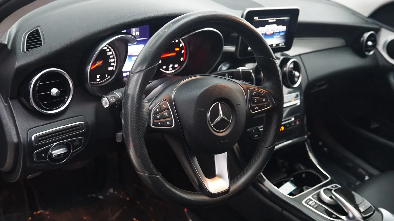 Mercedes-Benz C-Class photo 16