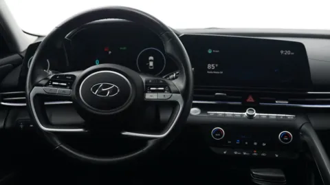 More photos of 2021 Hyundai Elantra Limited at Auto City, CA