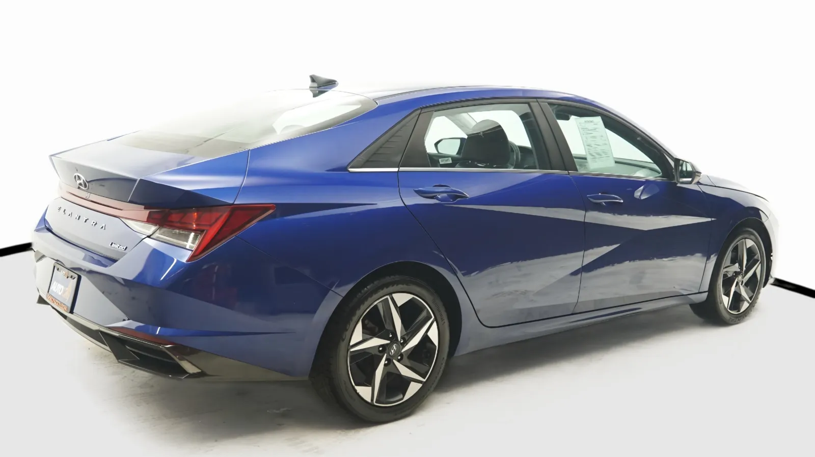 More photos of 2021 Hyundai Elantra Limited at Auto City, CA