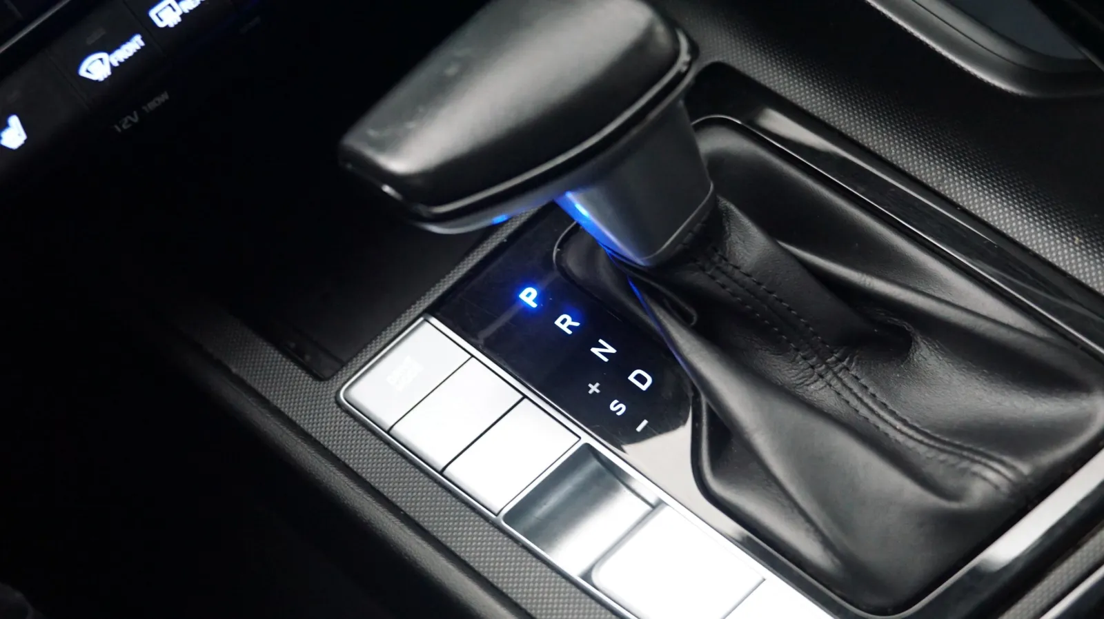 Hyundai Elantra photo 23
