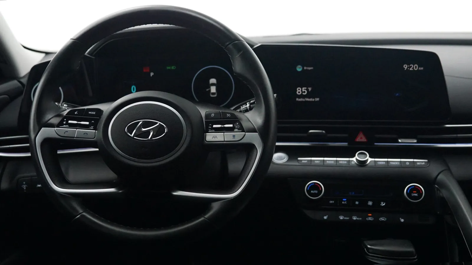 More photos of 2021 Hyundai Elantra Limited at Auto City, CA