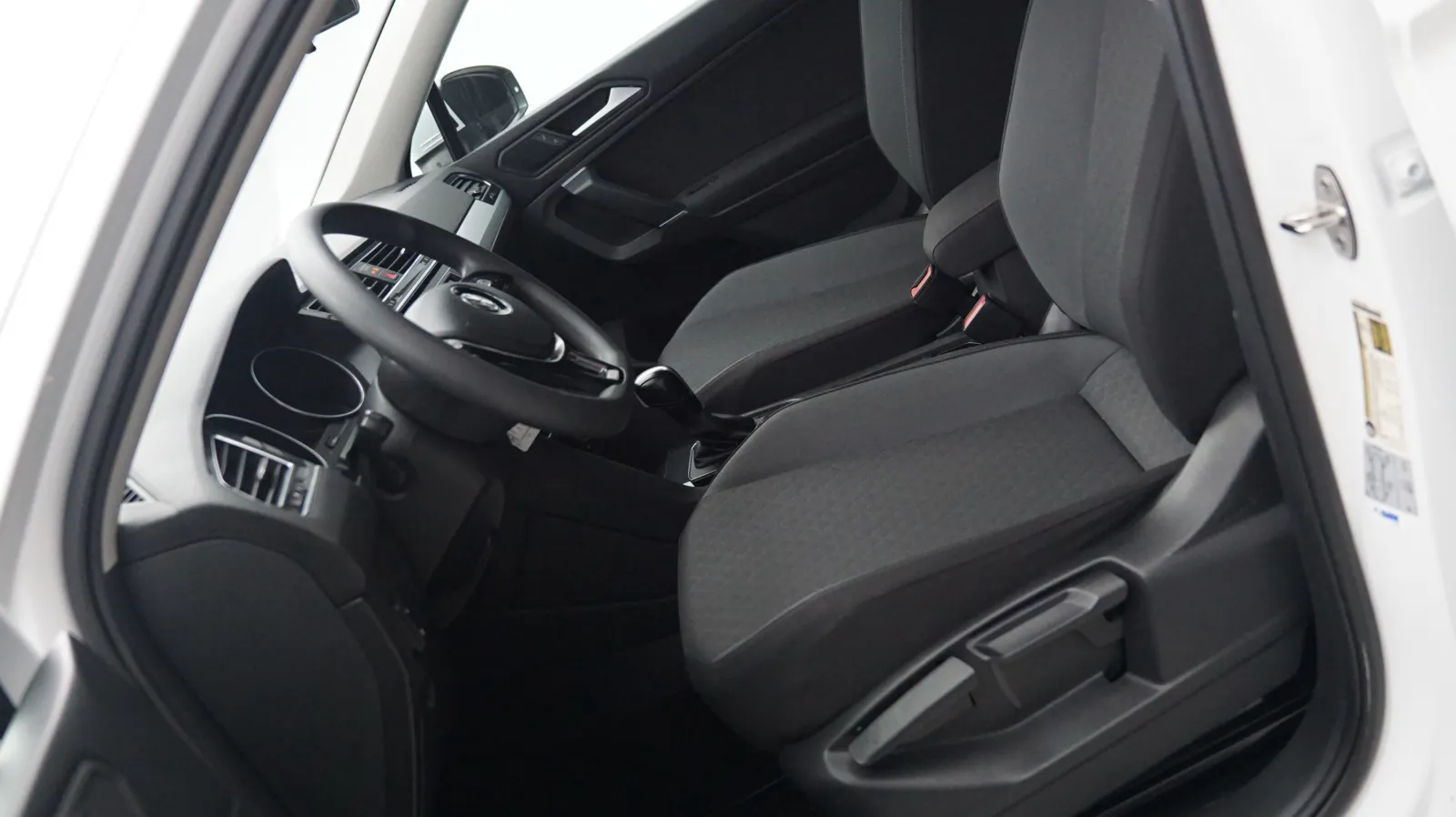 More photos of 2020 Volkswagen Tiguan S at Auto City, CA
