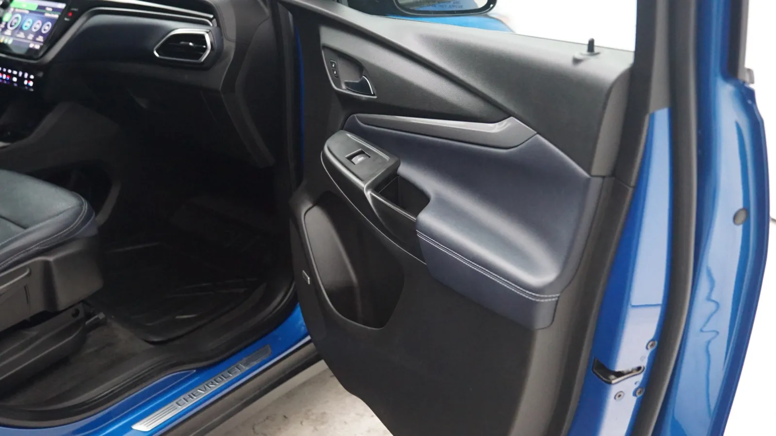 Chevrolet Bolt EUV photo 14