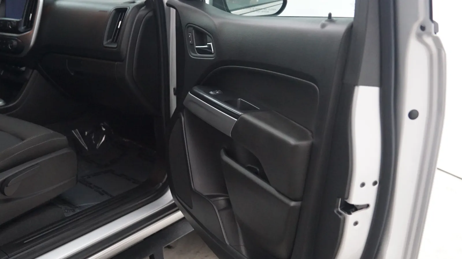 Chevrolet Colorado photo 14