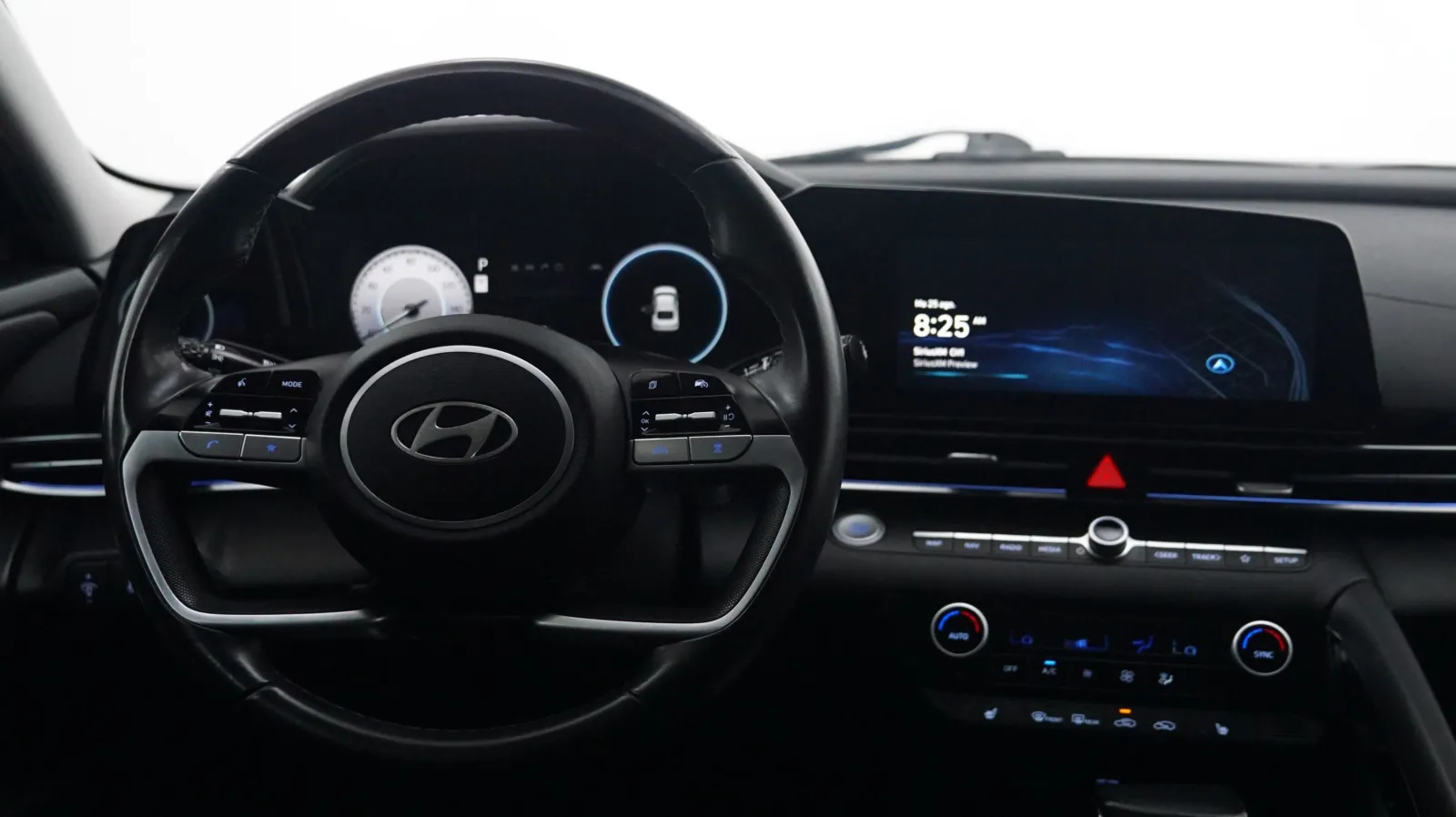 More photos of 2024 Hyundai Elantra Limited at Auto City, CA