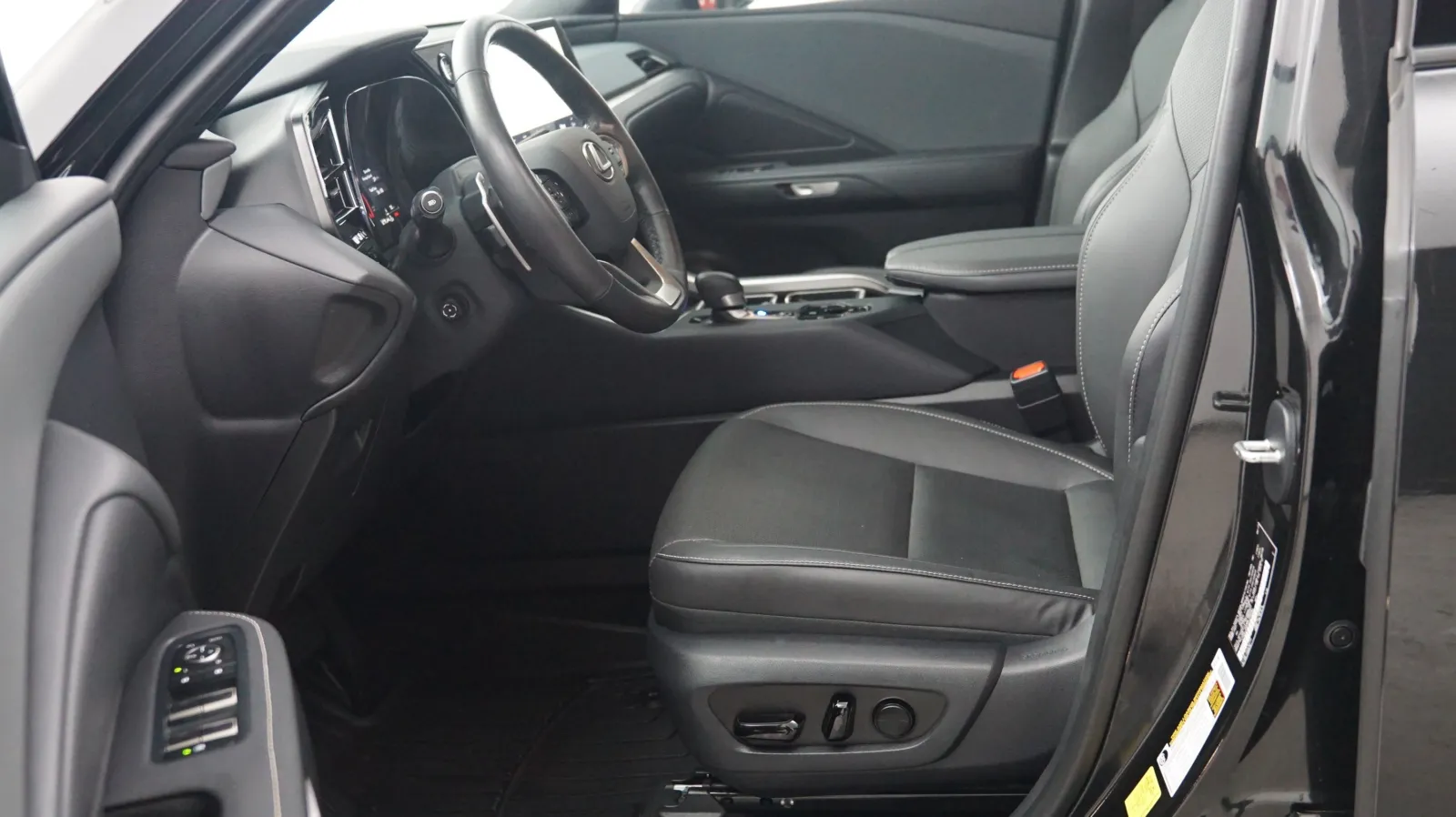 Lexus TX photo 7