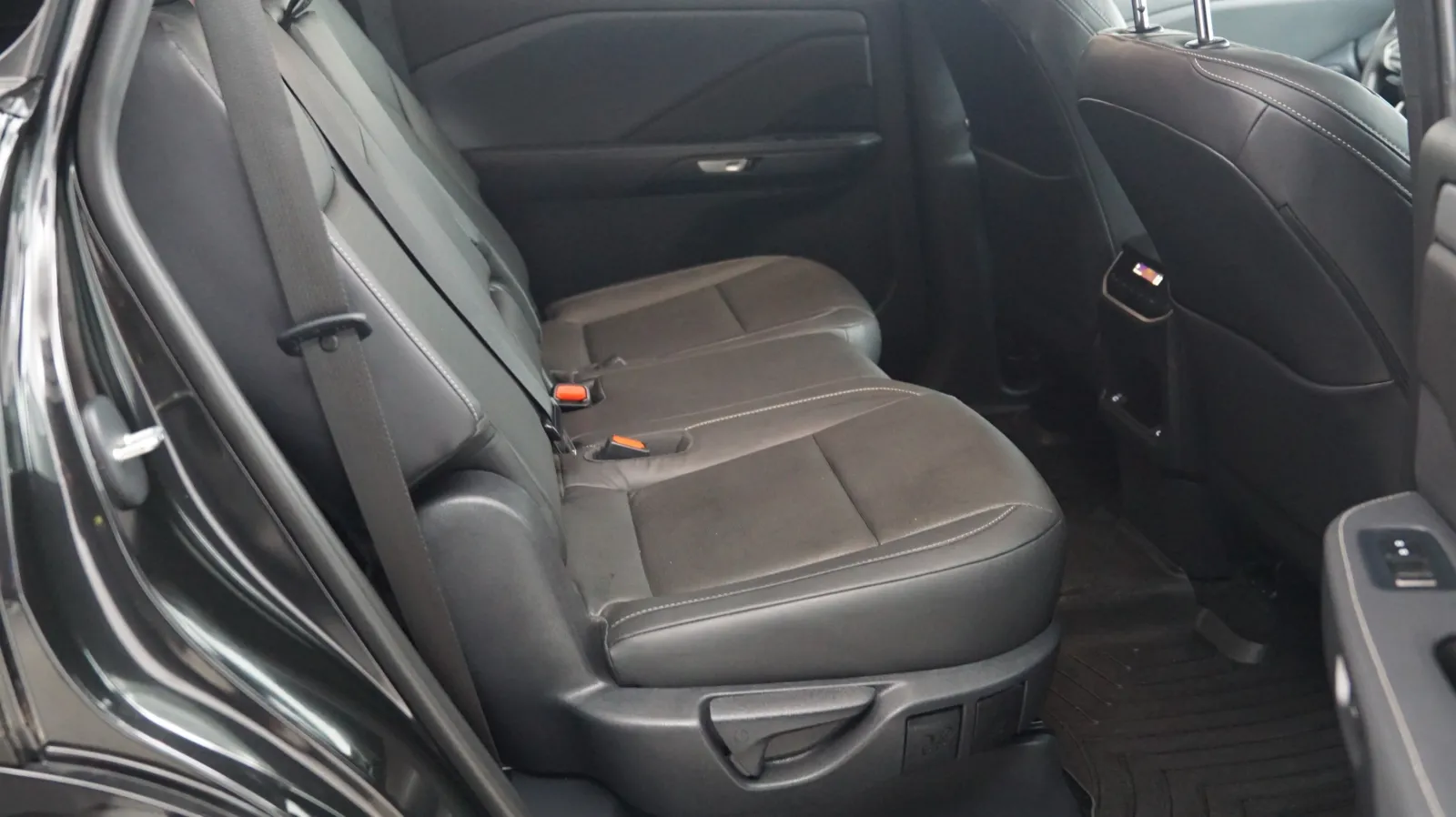 Lexus TX photo 11