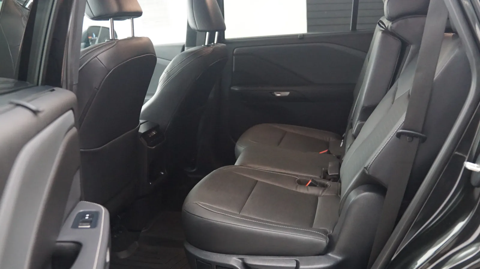Lexus TX photo 12