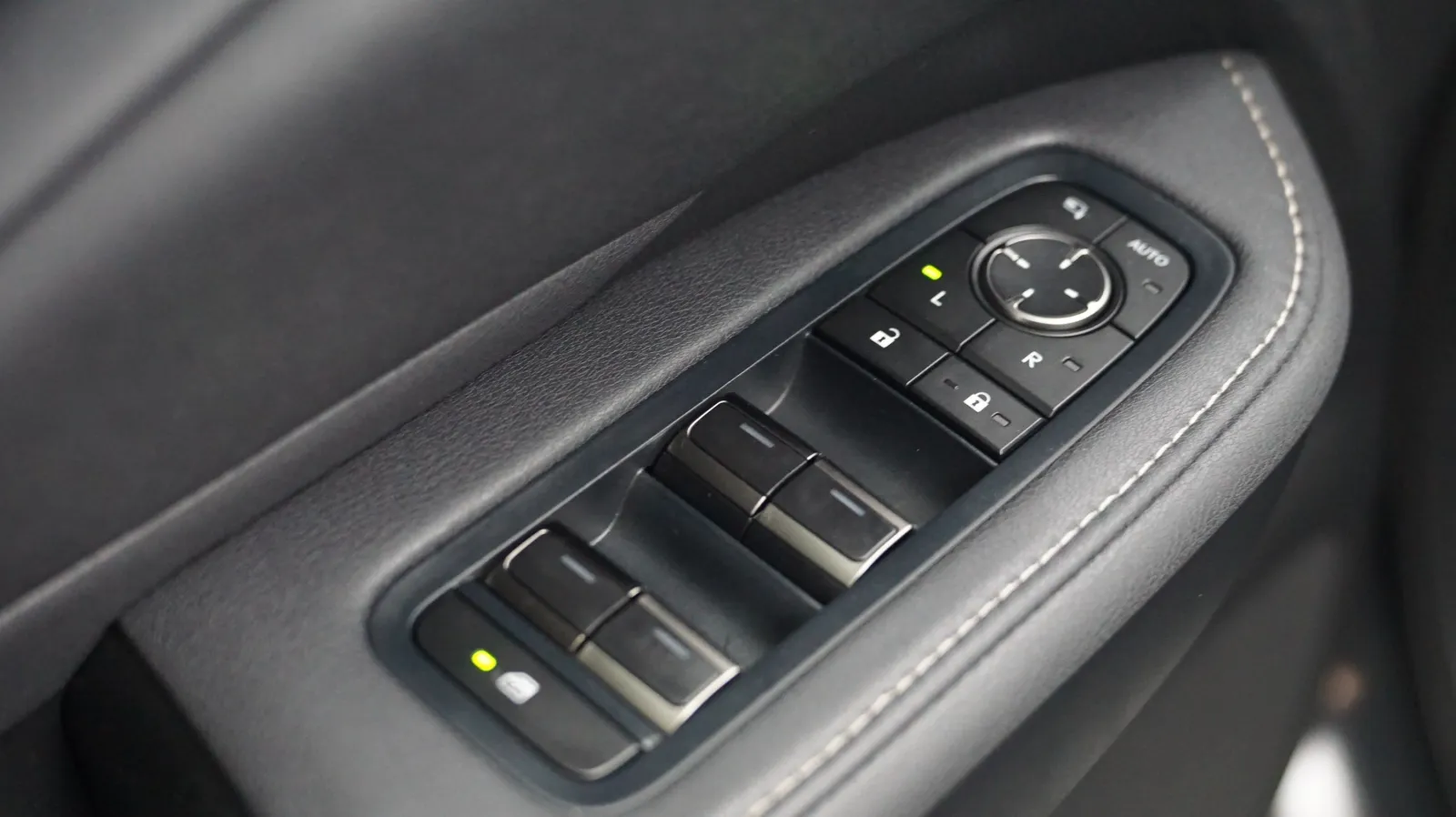 Lexus TX photo 18