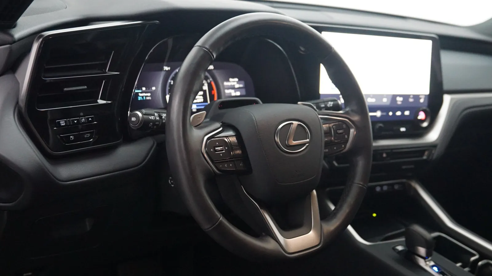 Lexus TX photo 19