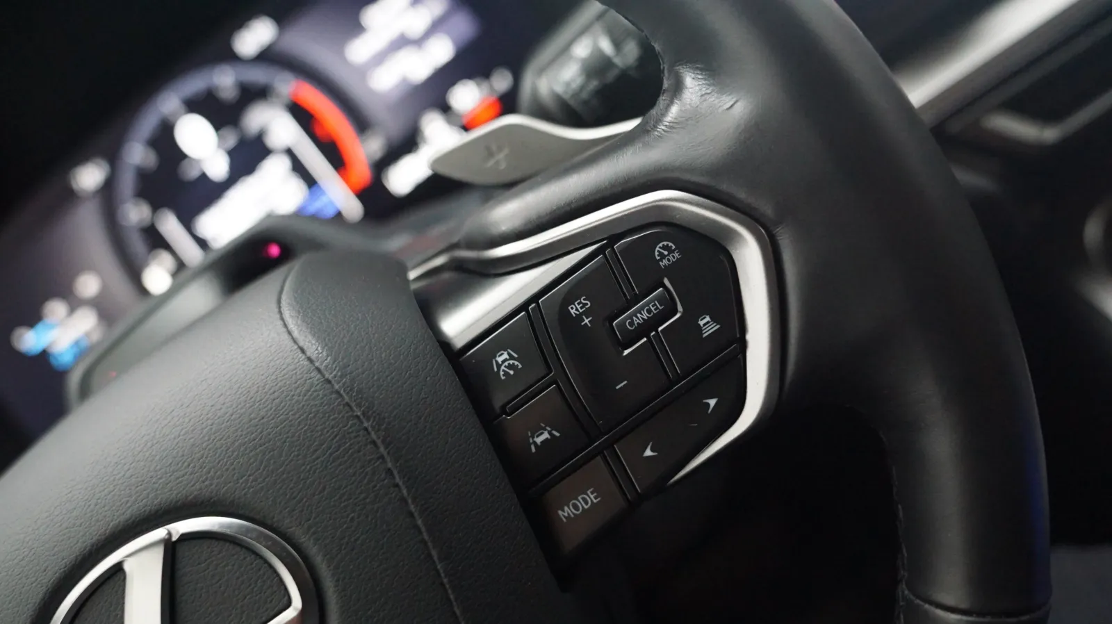Lexus TX photo 21