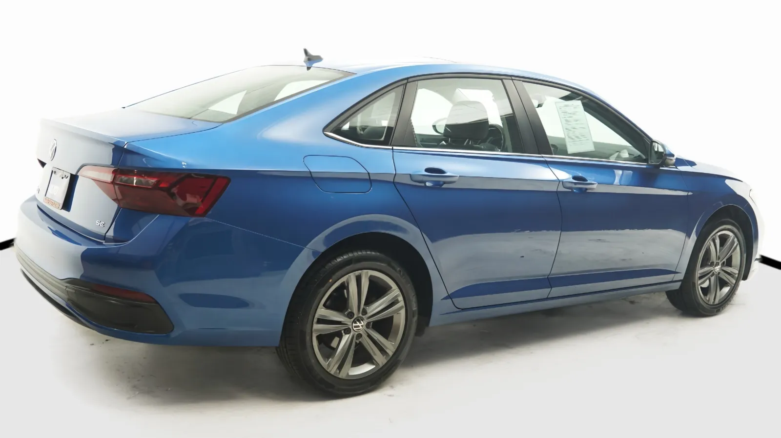 More photos of 2024 Volkswagen Jetta SE at Auto City, CA