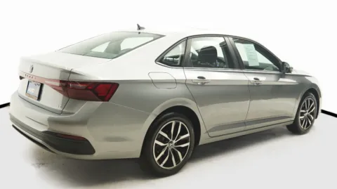 More photos of 2025 Volkswagen Jetta SE at Auto City, CA