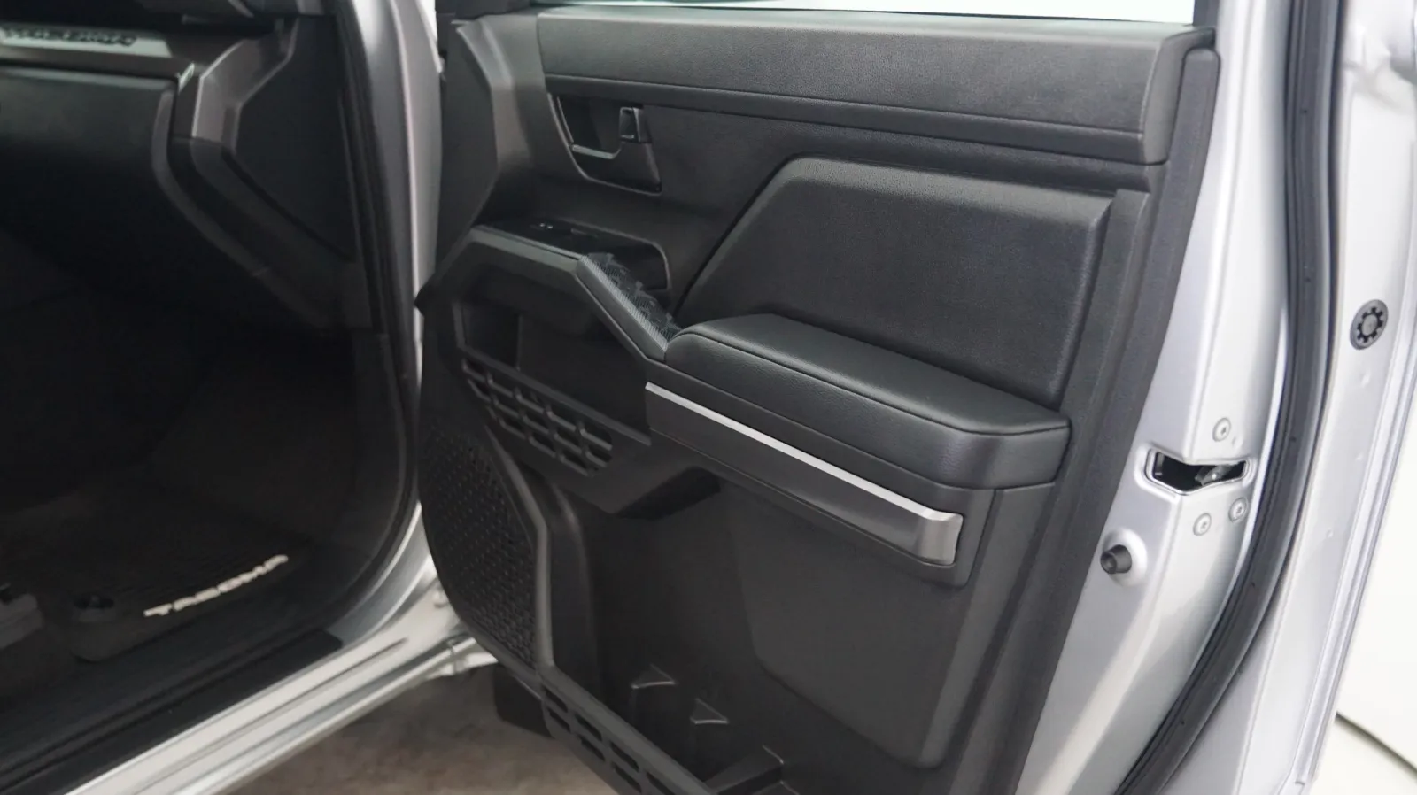 Toyota Tacoma photo 14