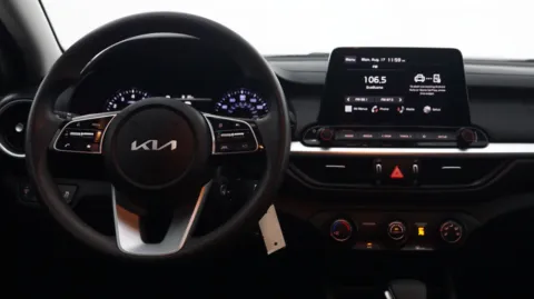 More photos of 2023 Kia Forte LXS at Auto City, CA