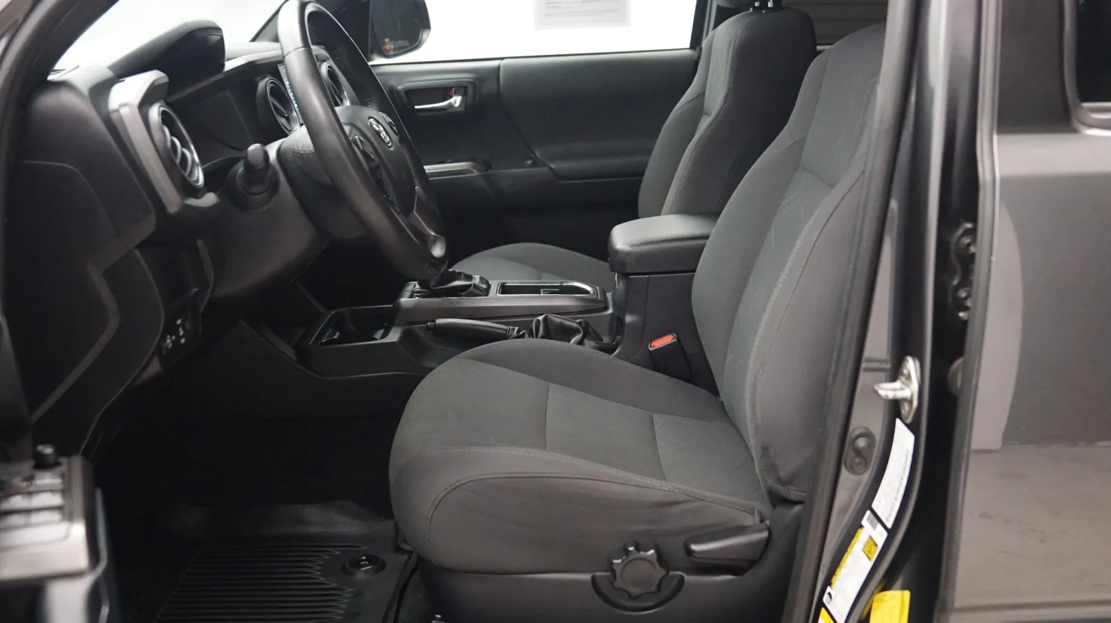Toyota Tacoma photo 7