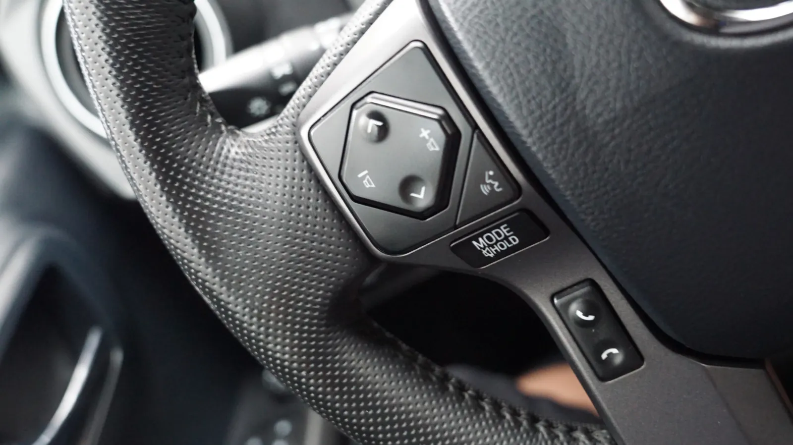 Toyota Tacoma photo 17