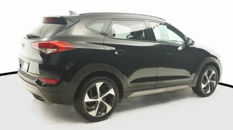 More photos of 2018 Hyundai Tucson Limited at Auto City, CA