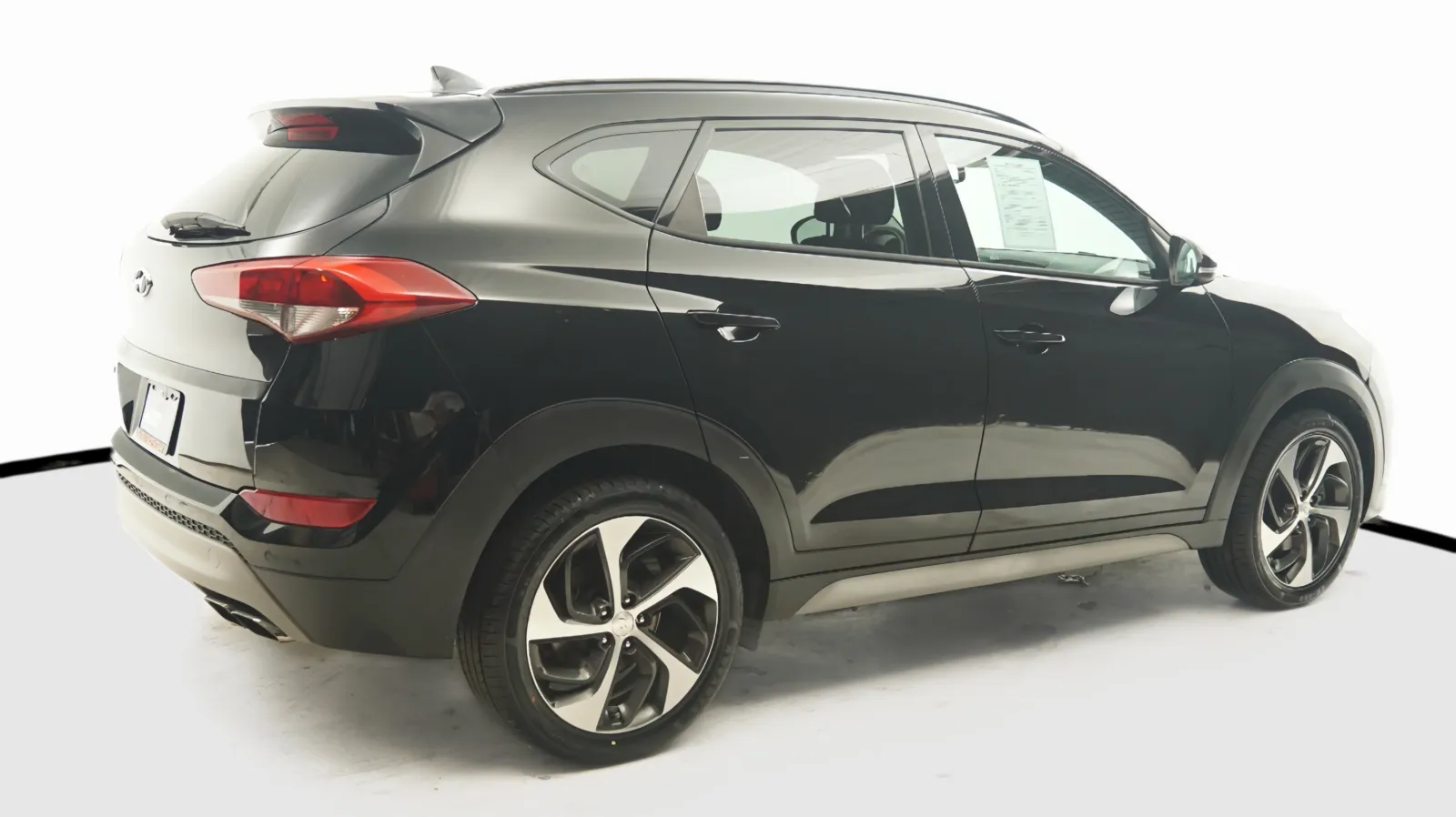 More photos of 2018 Hyundai Tucson Limited at Auto City, CA