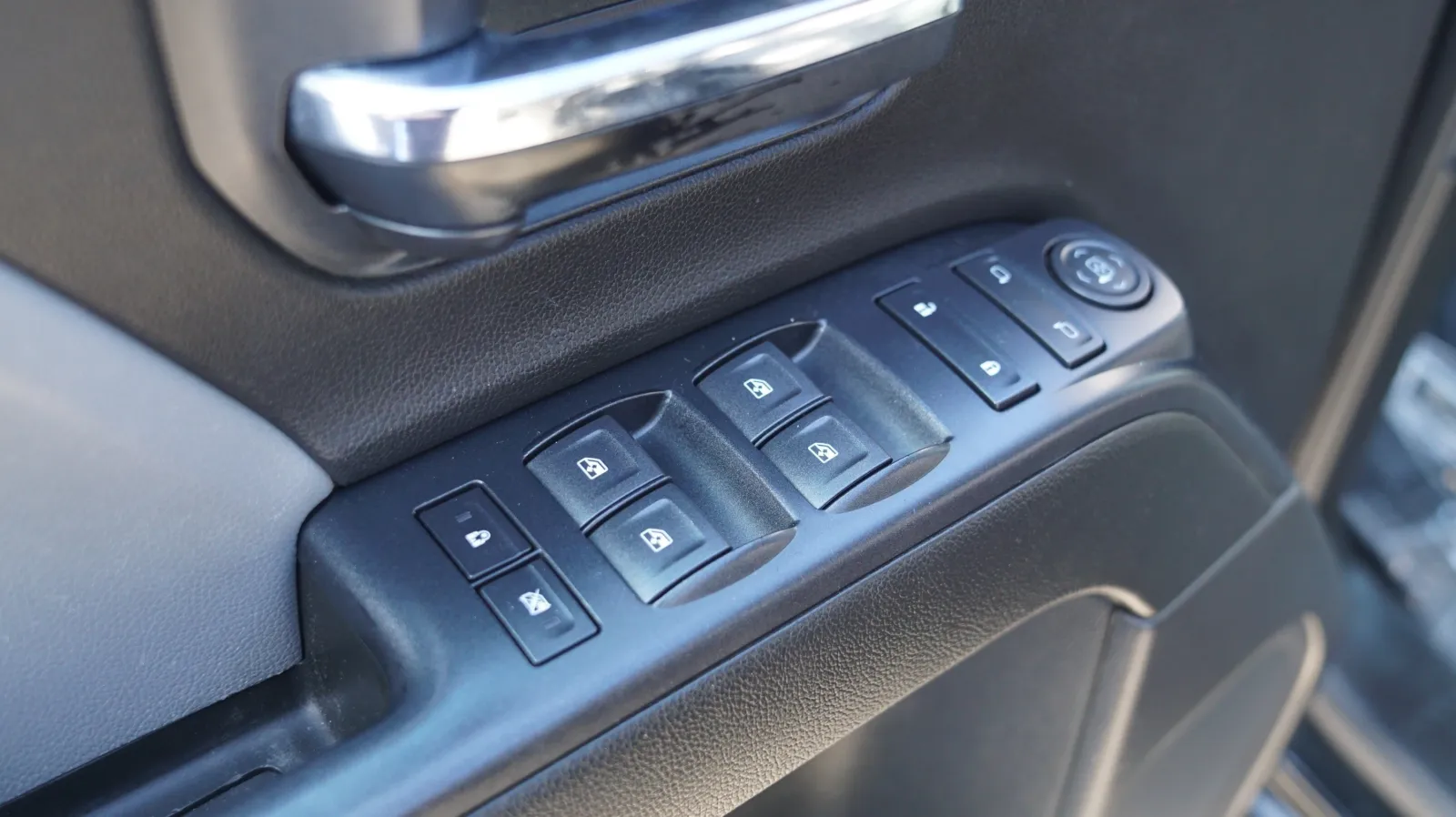 Chevrolet Silverado photo 15