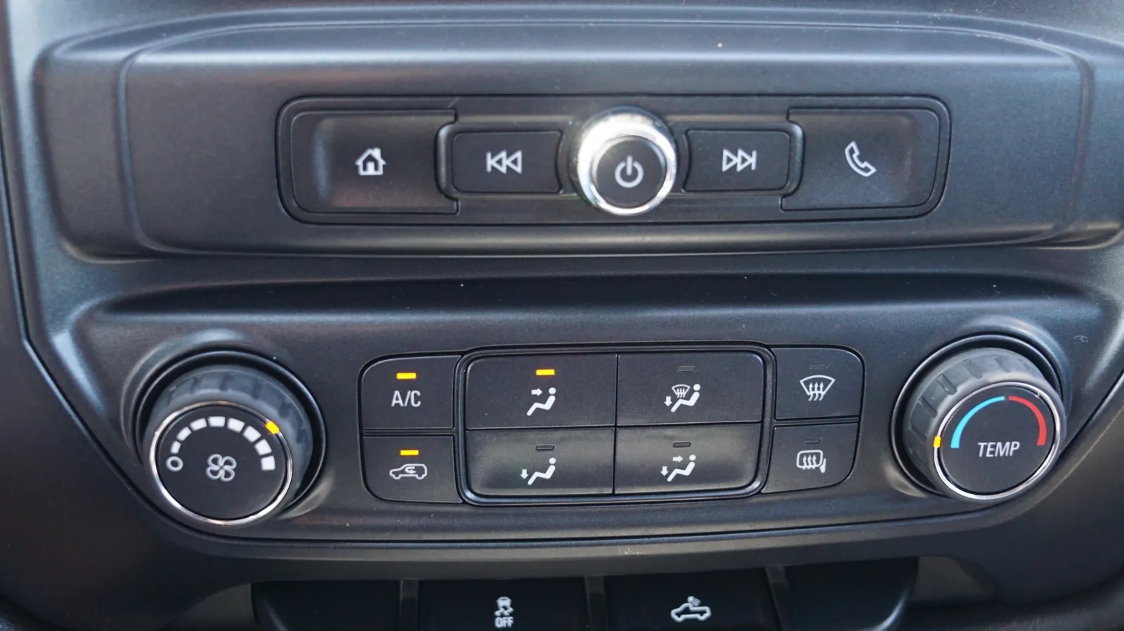 Chevrolet Silverado photo 20