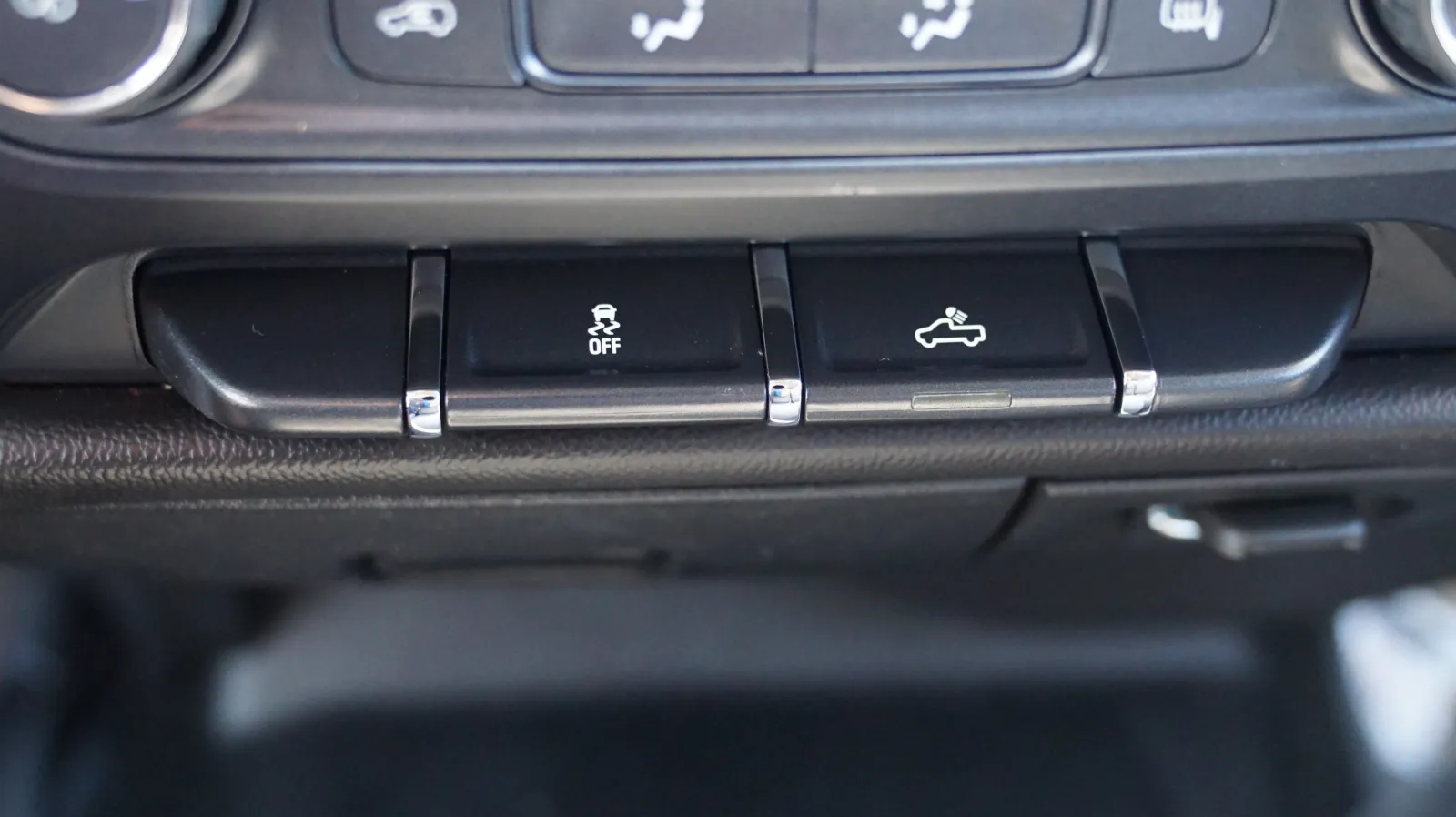 Chevrolet Silverado photo 21