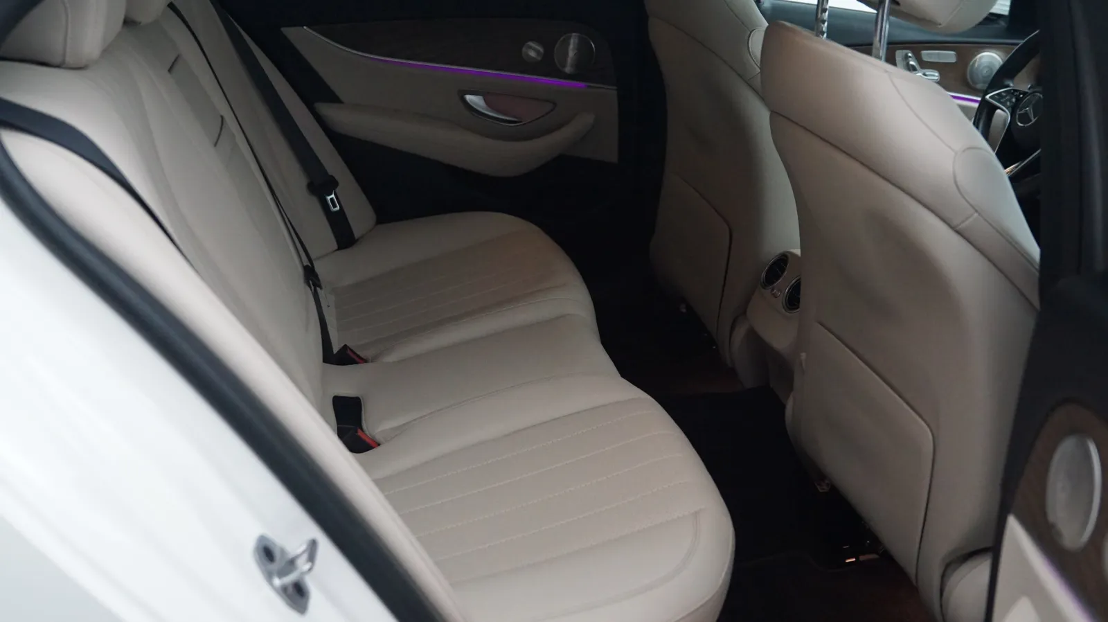 Mercedes-Benz E-Class photo 11