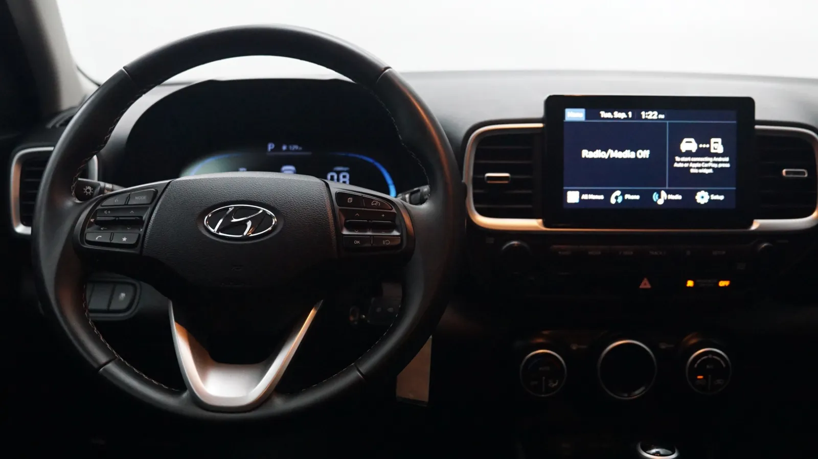 More photos of 2023 Hyundai VENUE SEL at Auto City, CA