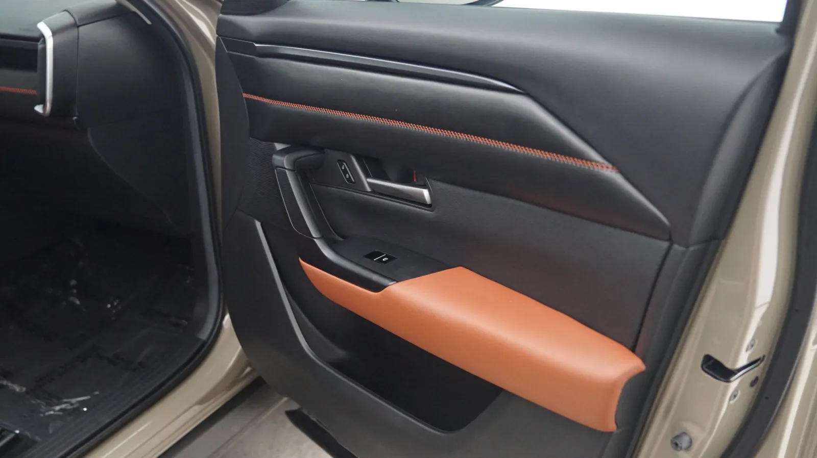 Mazda CX-50 photo 15