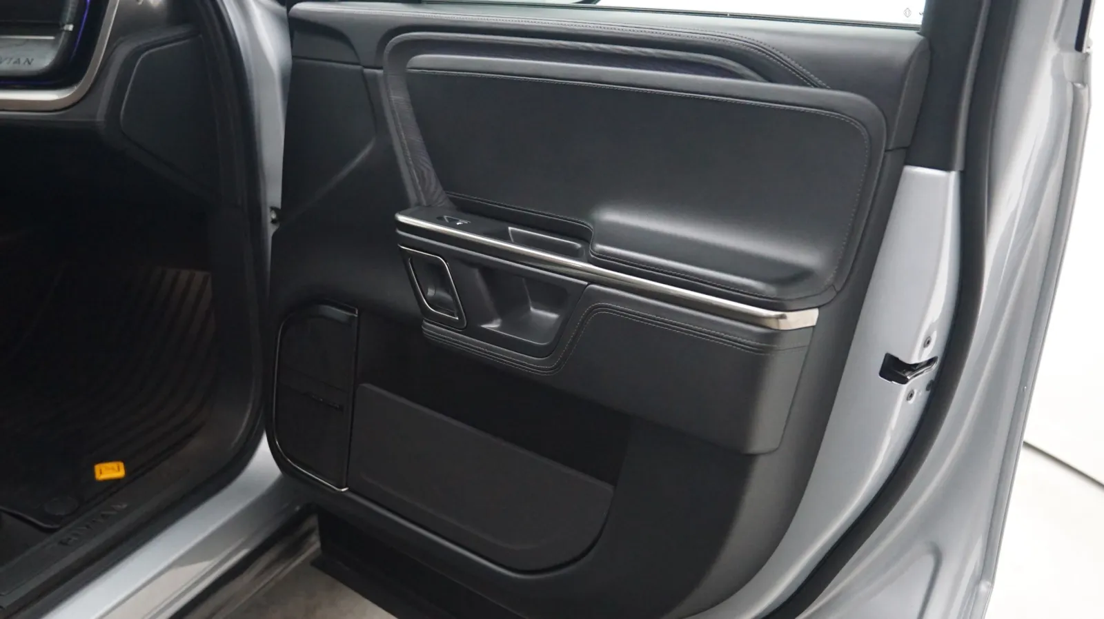 Rivian R1T photo 15