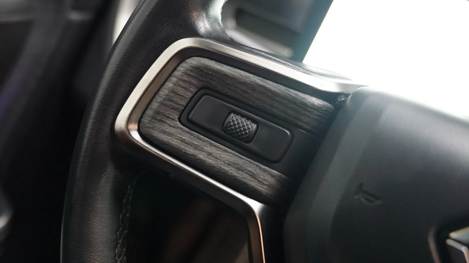 Rivian R1T photo 22