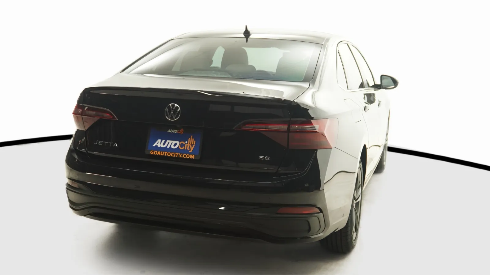 More photos of 2023 Volkswagen Jetta SE at Auto City, CA