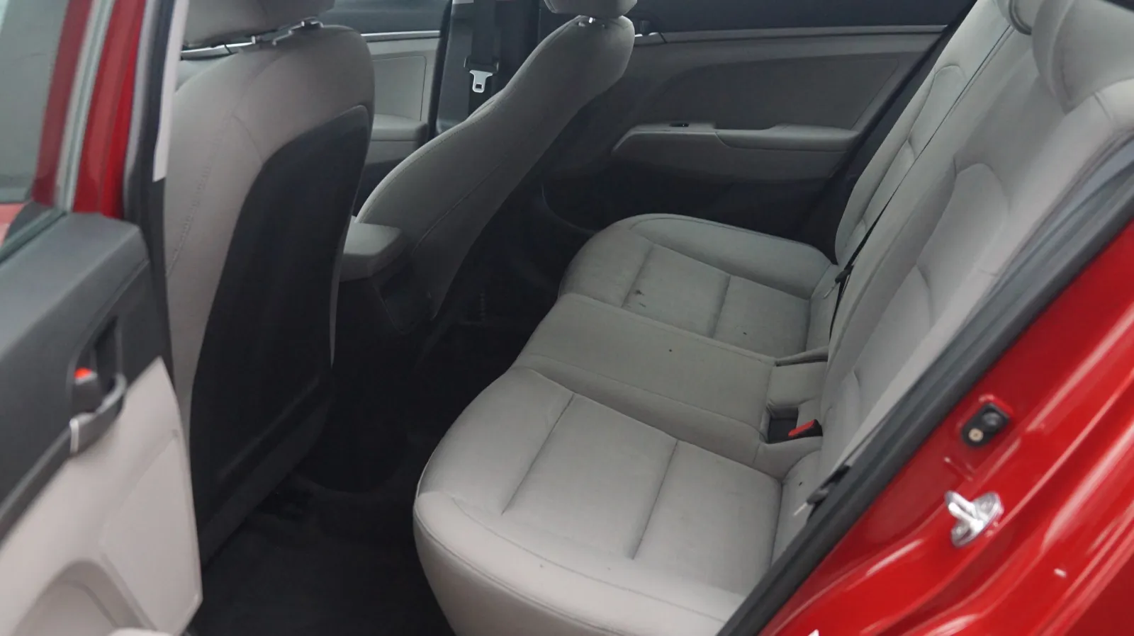 Hyundai Elantra photo 11