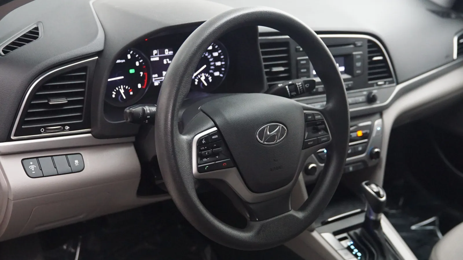 Hyundai Elantra photo 14