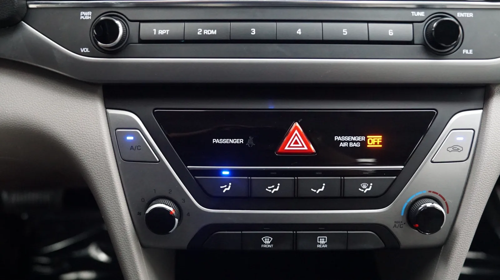 Hyundai Elantra photo 17