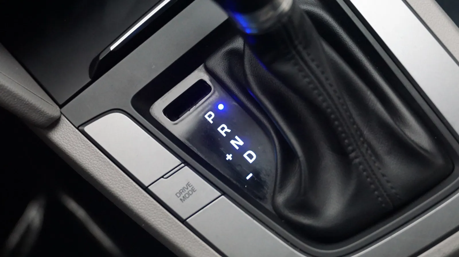 Hyundai Elantra photo 18