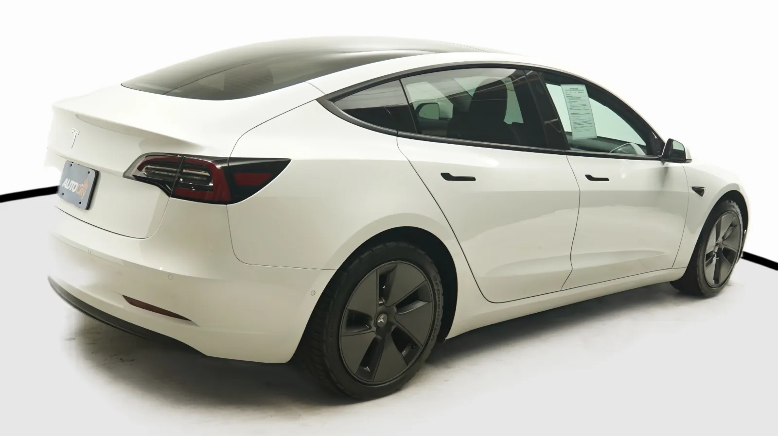 More photos of 2021 Tesla Model 3 Standard Range Plus at Auto City, CA