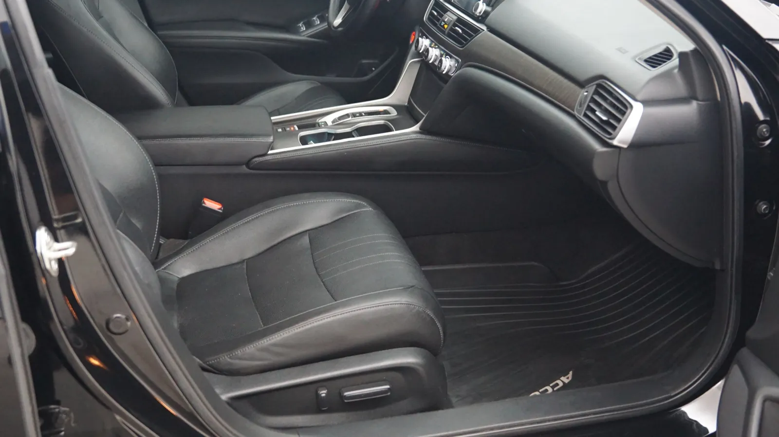 Honda Accord photo 6