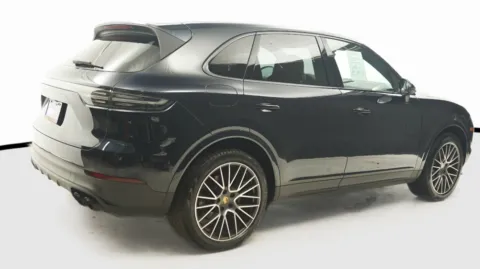 More photos of 2020 Porsche Cayenne at Auto City, CA