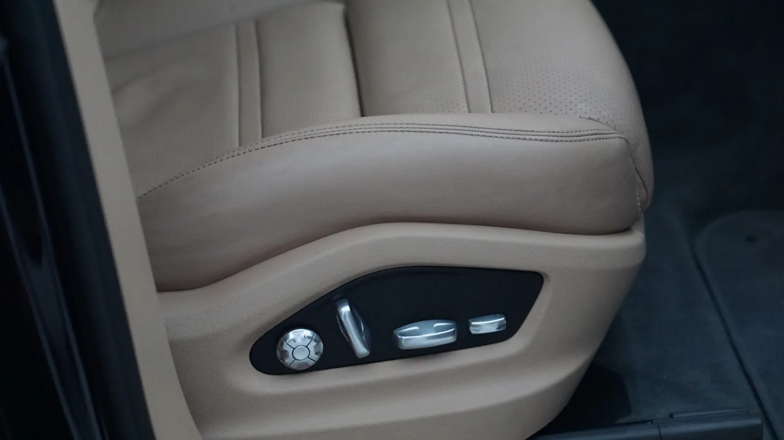 Porsche Cayenne photo 14