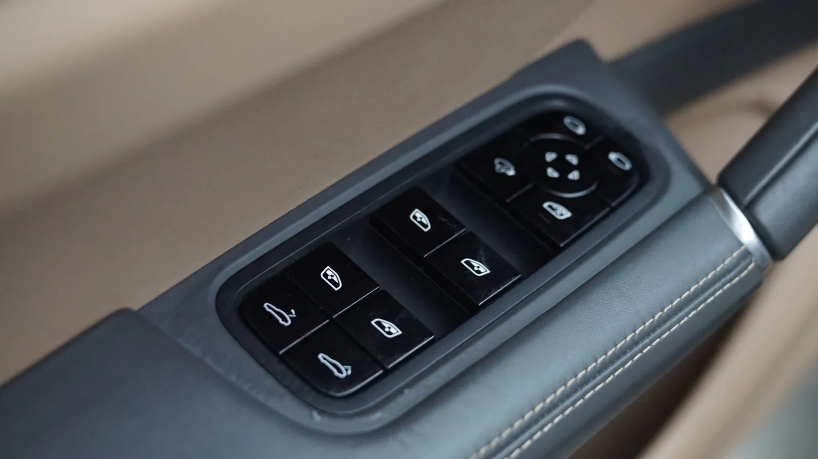 Porsche Cayenne photo 17