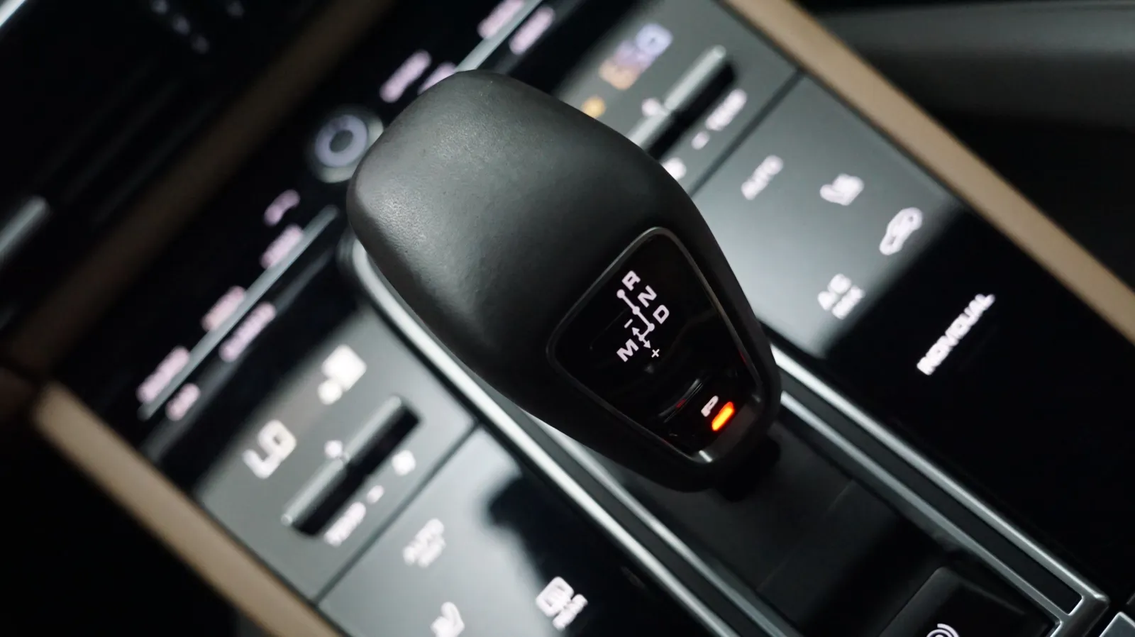 Porsche Cayenne photo 24