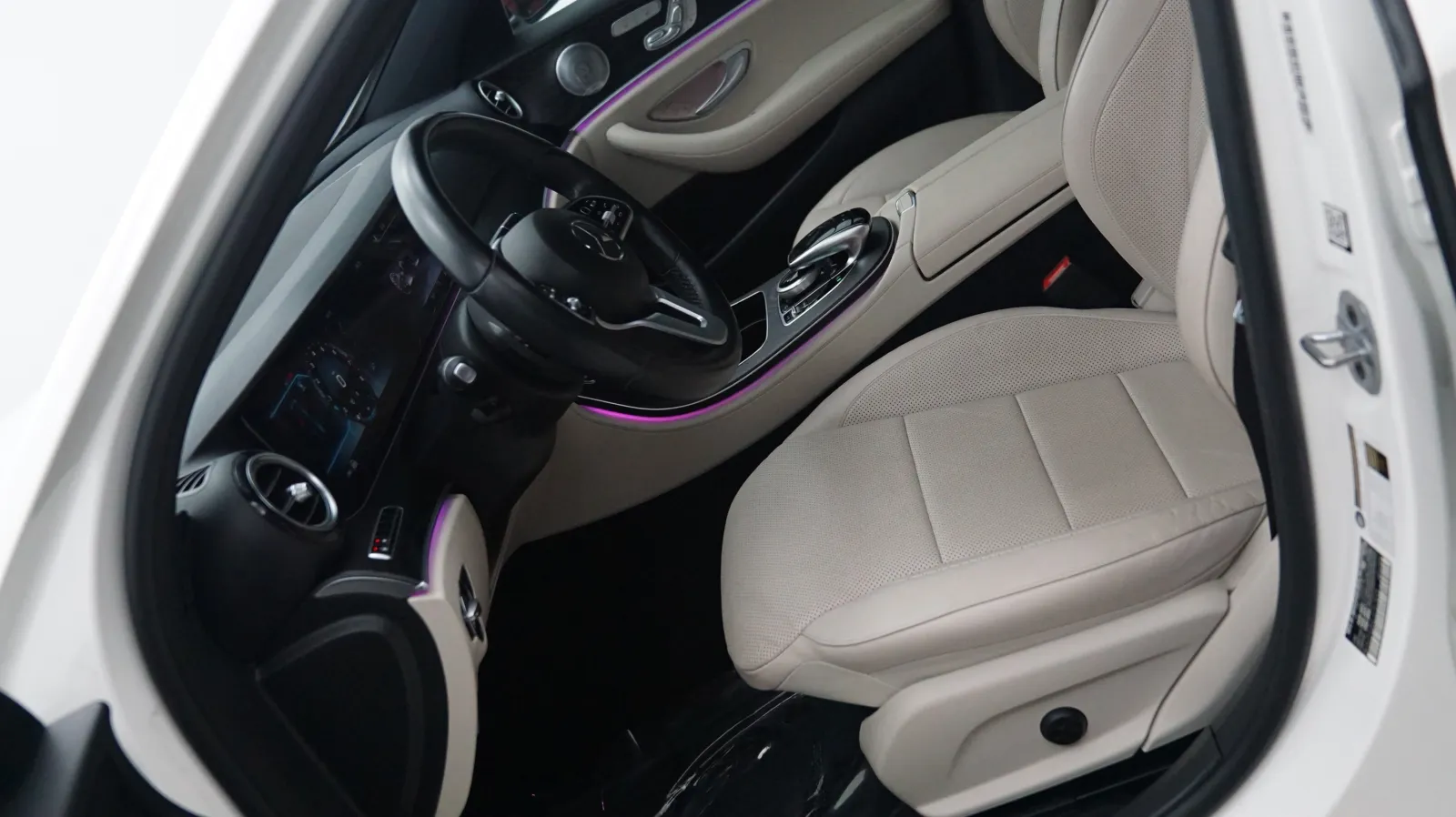 Mercedes-Benz E-Class photo 7
