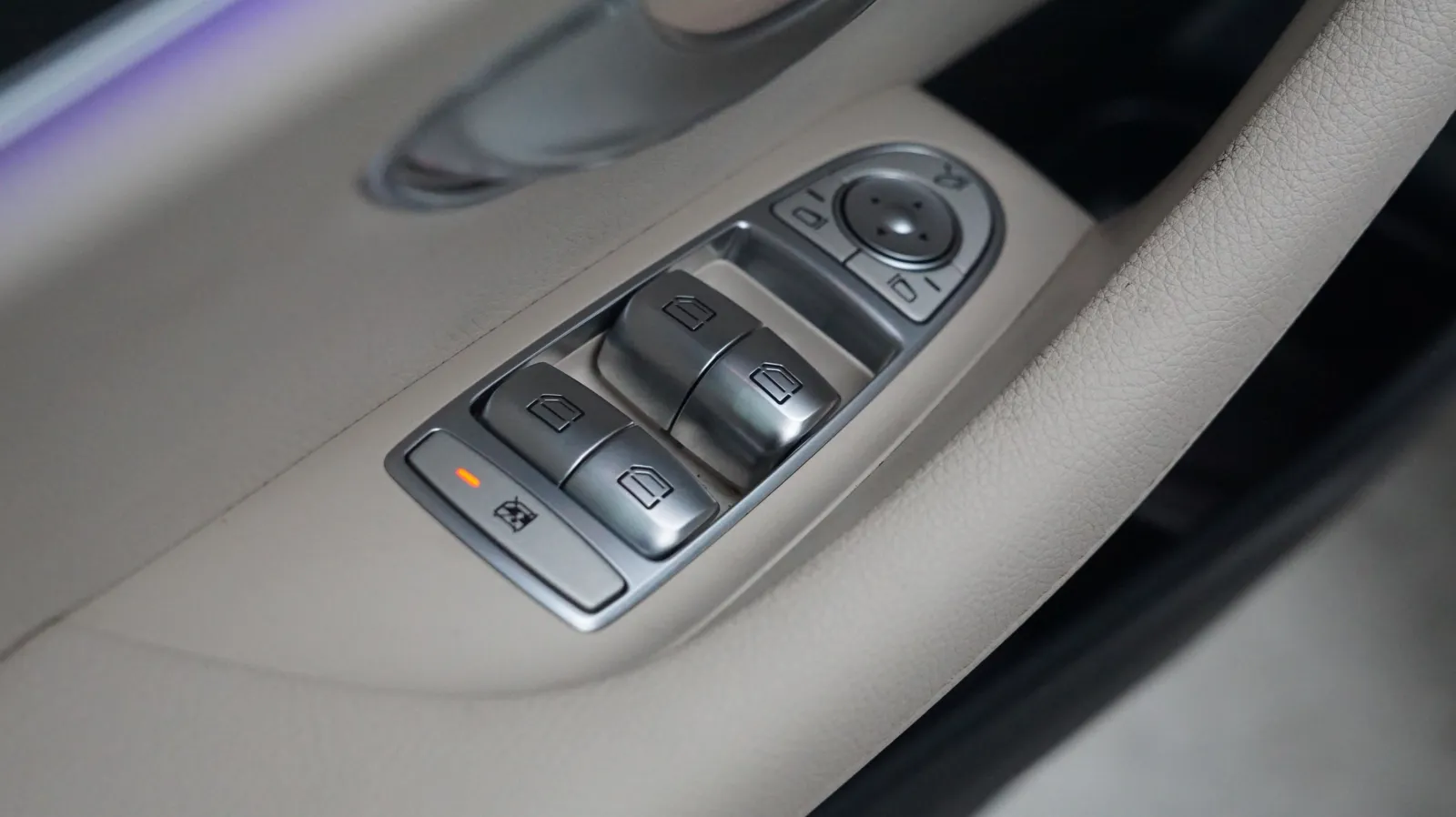 Mercedes-Benz E-Class photo 15