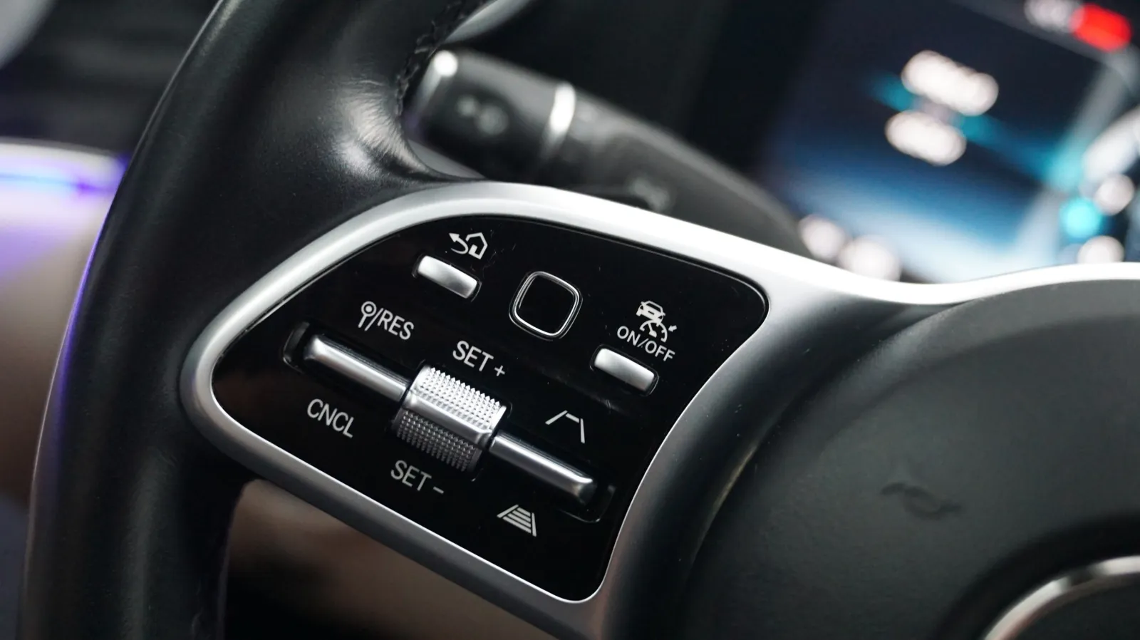 Mercedes-Benz E-Class photo 18