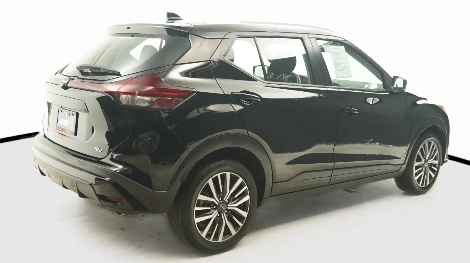 More photos of 2022 Nissan KICKS SV at Auto City, CA