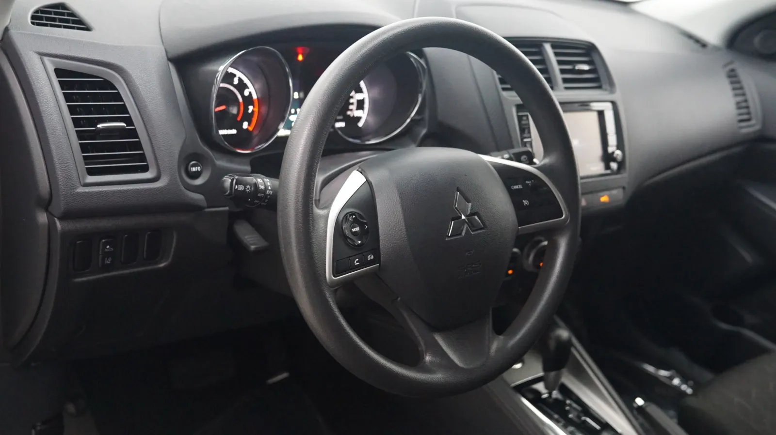 Mitsubishi Outlander Sport photo 15