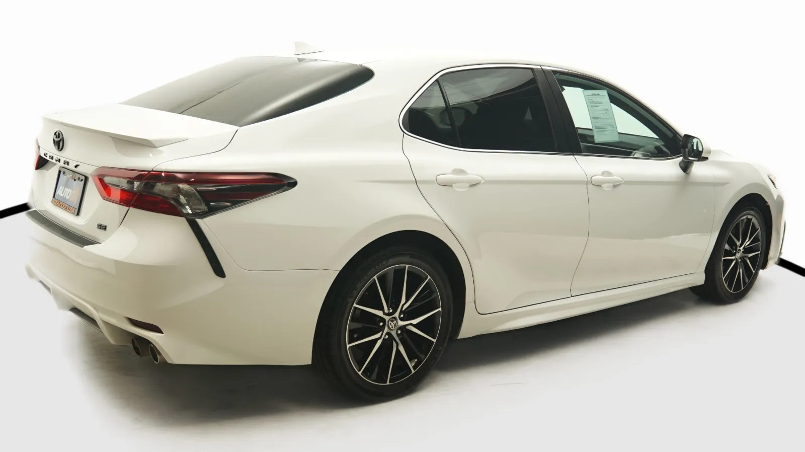 More photos of 2021 Toyota Camry SE Nightshade at Auto City, CA