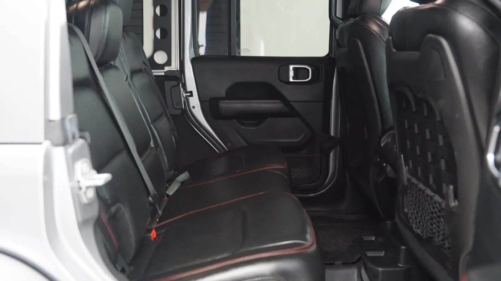 Jeep Wrangler photo 9